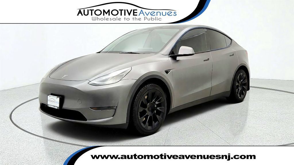 Used 2022 Tesla Model Y Long Range AWD/4WD image 1