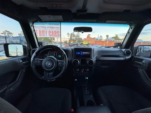 Used 2017 Jeep Wrangler Unlimited Sport w/ Connectivity Group image 30