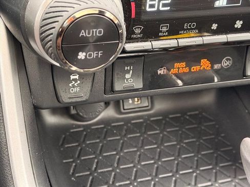 Used 2024 Toyota RAV4 SE w/ Convenience Package image 23