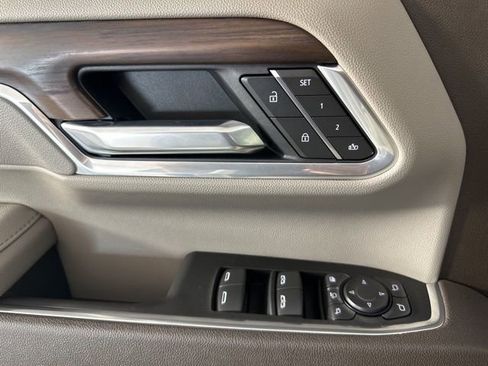 Used 2025 GMC Sierra 2500 SLT w/ SLT Premium Package image 19