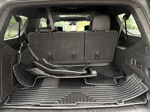 Used 2023 GMC Yukon XL SLT w/ SLT Luxury Package AWD/4WD image 29