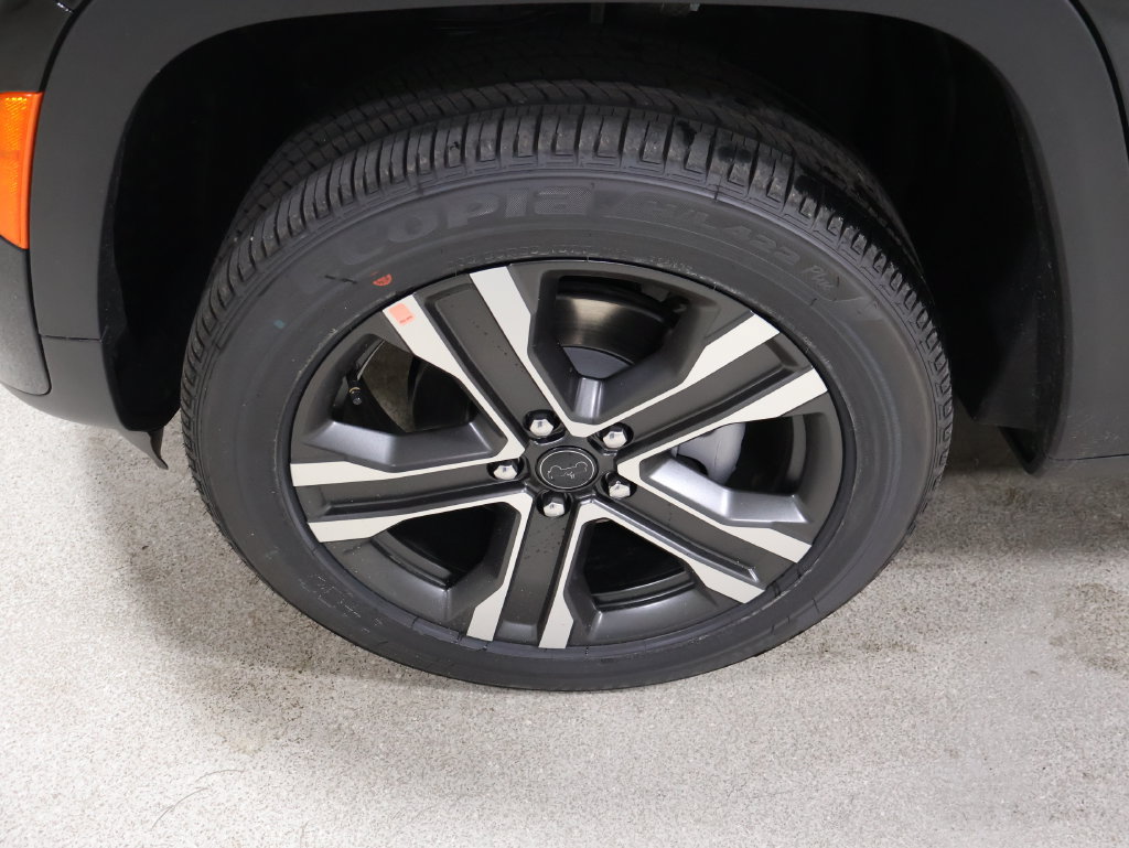 New 2027 Jeep Grand Cherokee Limited AWD/4WD image 8