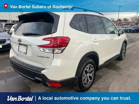 Certified 2022 Subaru Forester Premium image 5