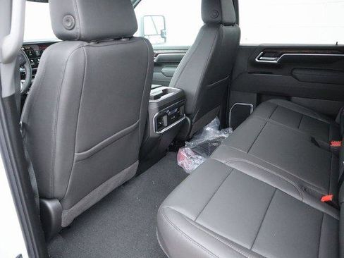 New 2026 GMC Sierra 2500 SLT w/ SLT Convenience Package image 17