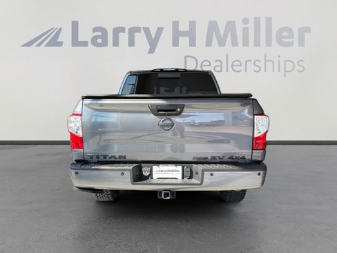Used 2019 Nissan Titan SV w/ SV Convenience Package AWD/4WD image 4