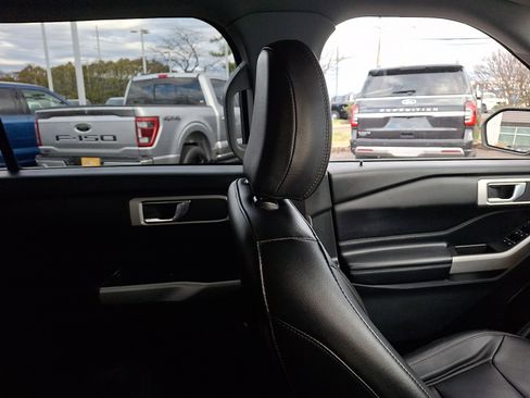 Used 2022 Ford Explorer XLT w/ Equipment Group 202A image 13