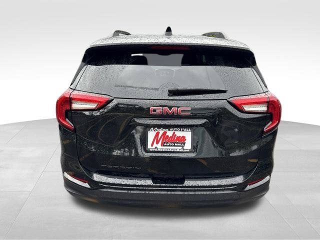 Used 2024 GMC Terrain SLE w/ Driver Convenience Package FWD image 6