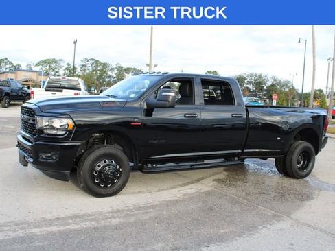 Used 2025 RAM 3500 Laramie AWD/4WD image 5