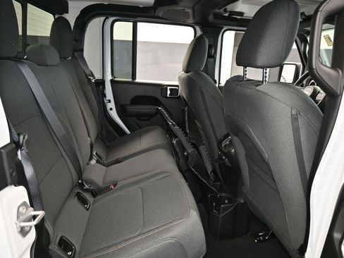 Used 2025 Jeep Gladiator Sport image 33