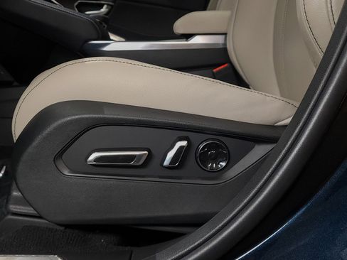 Used 2025 Acura RDX SH-AWD image 40