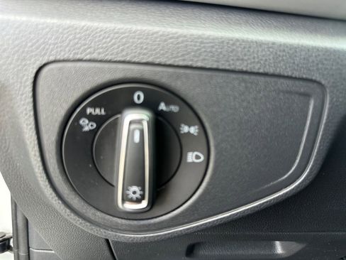 Used 2023 Volkswagen Atlas SE w/ Panoramic Sunroof Package image 24