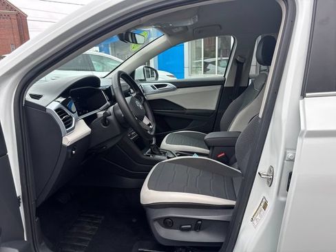 Used 2026 Volkswagen Taos SE AWD/4WD image 11