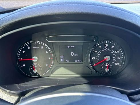 Used 2020 Kia Sorento LX image 19