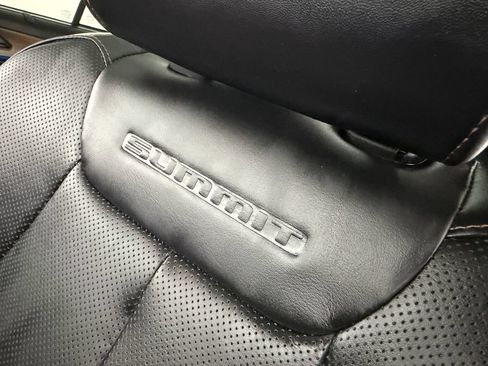 Used 2022 Jeep Grand Cherokee Summit w/ Advanced Protech Group IV AWD/4WD image 52