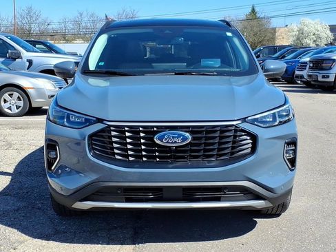 Used 2023 Ford Escape Platinum w/ Premium Technology Package AWD/4WD image 8