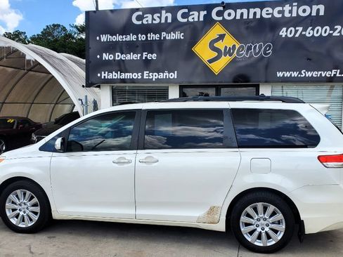 Used 2014 Toyota Sienna Limited w/ Limited Premium Package AWD/4WD image 8