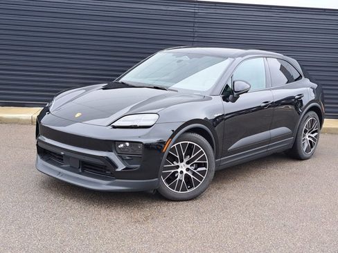 Used 2025 Porsche Macan 4 Electric image 1