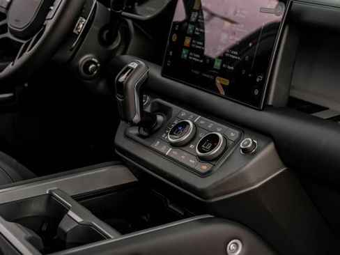 New 2025 Land Rover Defender 130 V8 AWD/4WD image 32