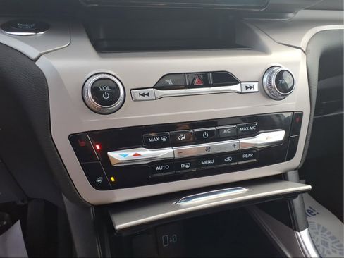 Used 2023 Ford Explorer XLT w/ Equipment Group 202A image 12