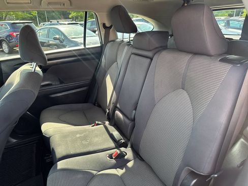 Used 2023 Toyota Highlander LE FWD image 35