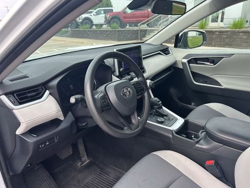 Used 2023 Toyota RAV4 XLE AWD/4WD image 9