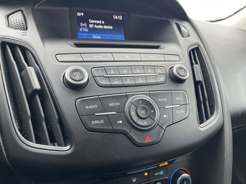 Used 2016 Ford Focus SE w/ Reverse Sensing Package image 19