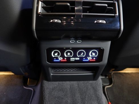 Used 2025 BMW M5 w/ Carbon Package image 28