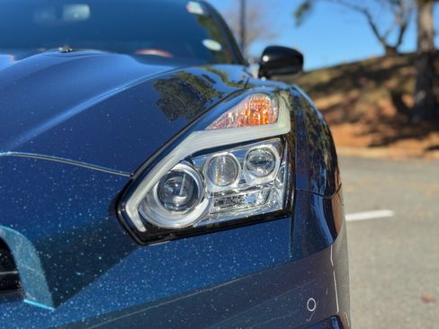 Used 2024 Nissan GT-R Premium w/ Premium Interior Package image 24