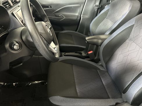 Used 2025 Nissan Versa SV FWD image 21