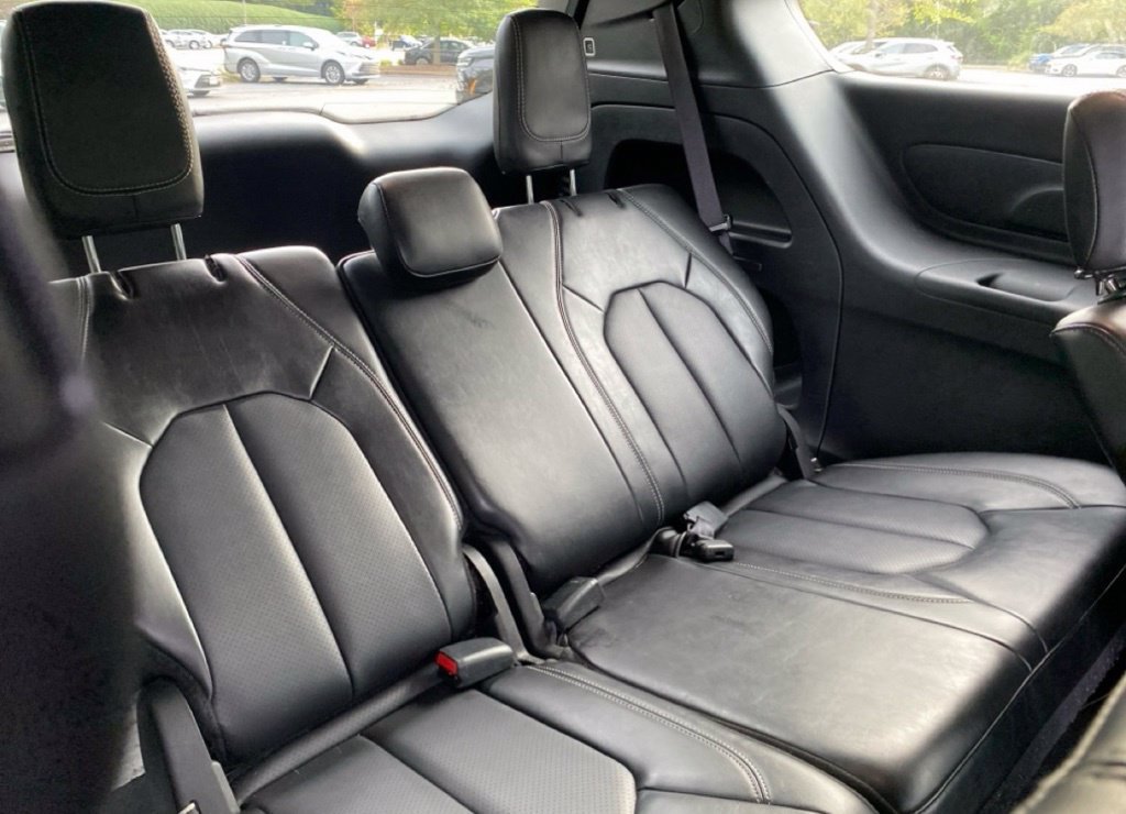 Used 2025 Chrysler Pacifica Select FWD image 11