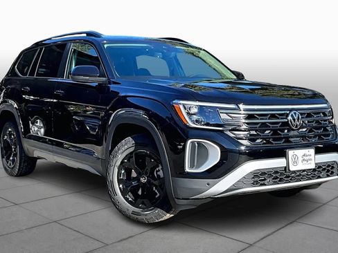 New 2026 Volkswagen Atlas Peak Edition AWD/4WD image 2