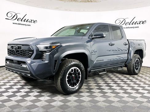 Used 2024 Toyota Tacoma TRD Off-Road w/ TRD Off Road Premium Package image 3