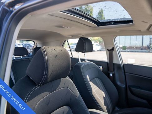 Used 2024 Hyundai Venue SEL image 12