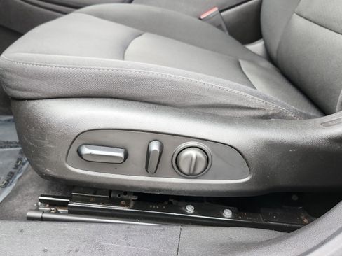 Used 2017 Chevrolet Malibu LT image 11