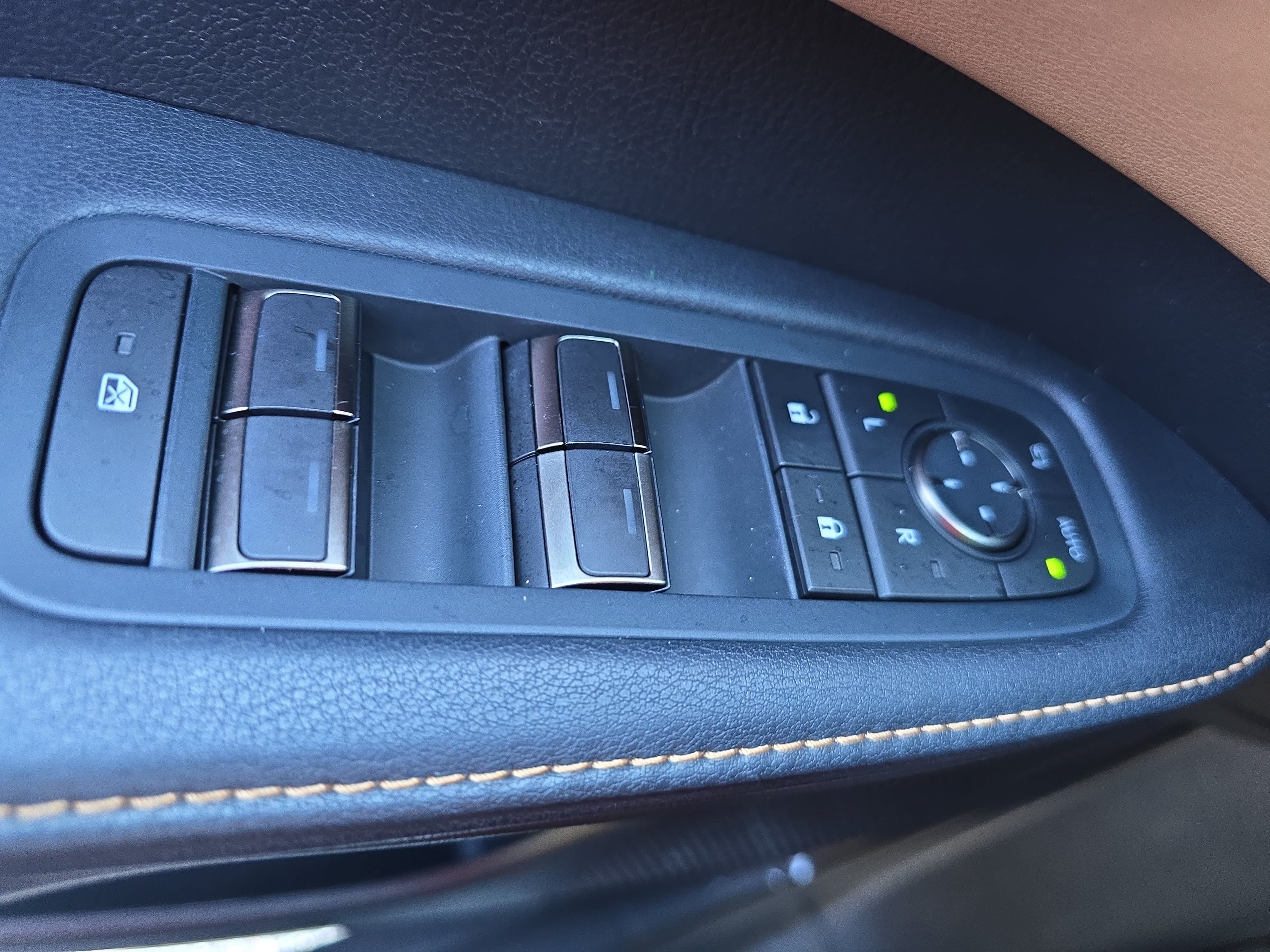 Used 2025 Lexus RX 350 FWD w/ Accessory Package image 25