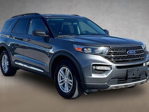 Used 2022 Ford Explorer XLT w/ Equipment Group 202A AWD/4WD image 8