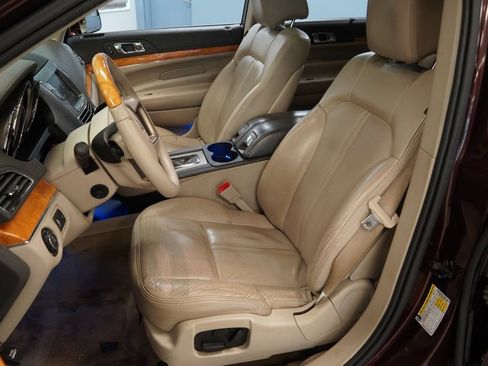 Used 2010 Lincoln MKT 2WD image 3