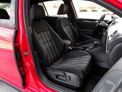 Used 2013 Volkswagen GTI 4-Door image 36