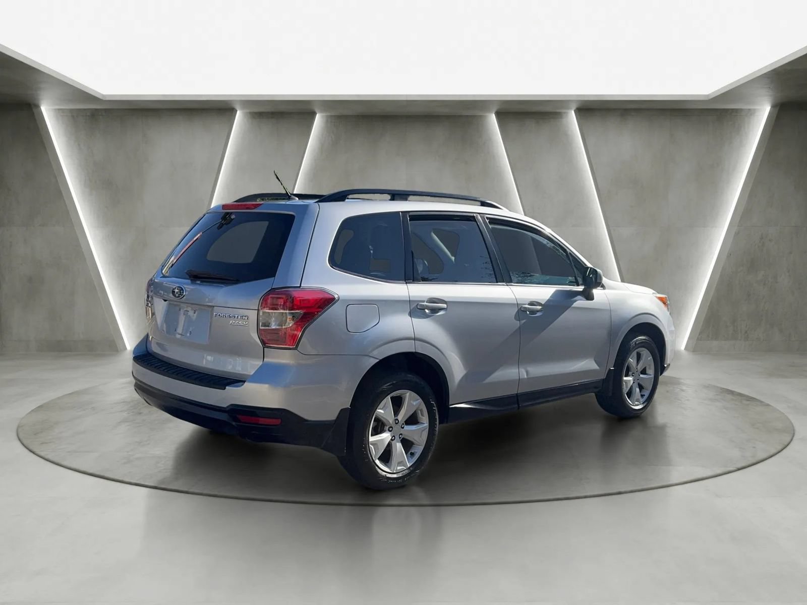 Used 2015 Subaru Forester 2.5i Premium w/ All-Weather Package AWD/4WD image 4