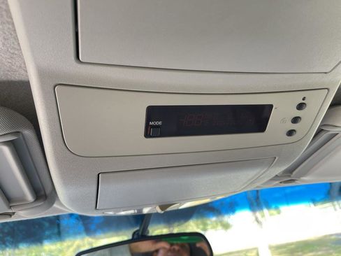 Used 2005 Nissan Titan SE image 29