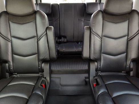 Used 2020 Cadillac Escalade 2WD image 38