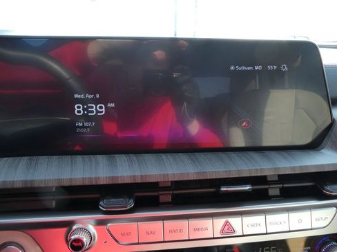 Used 2025 Kia Telluride EX w/ EX Captain's Chair Package image 34