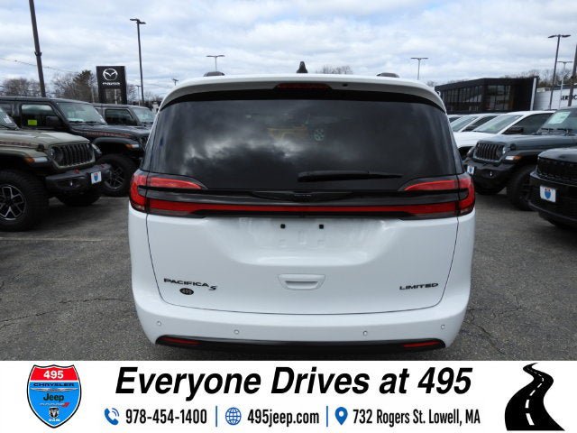 Used 2025 Chrysler Pacifica Limited FWD image 4