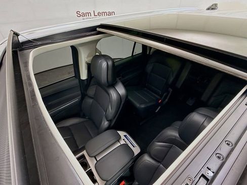 Used 2025 Lincoln Navigator Reserve image 23