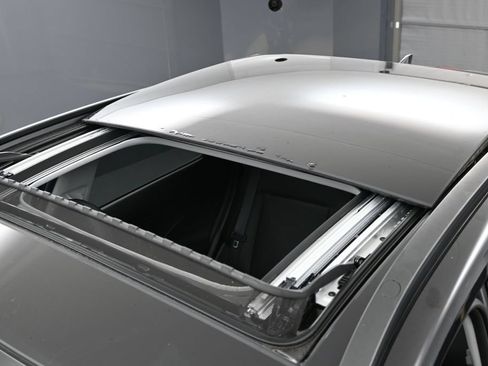 Used 2024 Hyundai Kona Limited FWD image 8