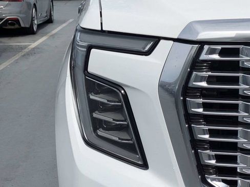 Used 2025 GMC Yukon XL Denali AWD/4WD image 9
