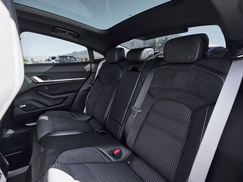 Used 2025 Porsche Taycan 4S w/ Premium Package image 41