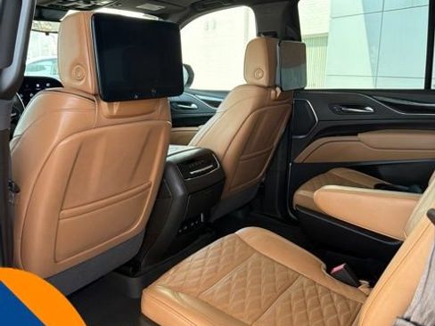 Used 2023 Cadillac Escalade Premium Luxury w/ LPO, Radiant Package AWD/4WD image 10