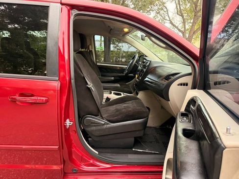 Used 2014 Dodge Grand Caravan SXT FWD image 9