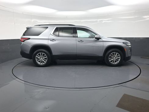 Used 2023 Chevrolet Traverse LT AWD/4WD image 2